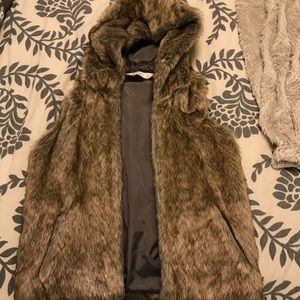 Hollister fur vest